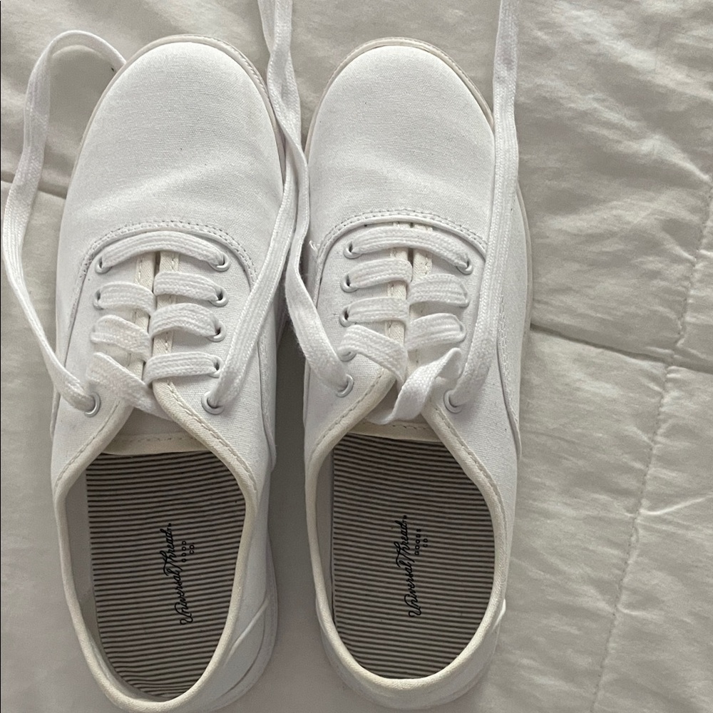 Universal Thread Bright White Lace-Up Sneakers